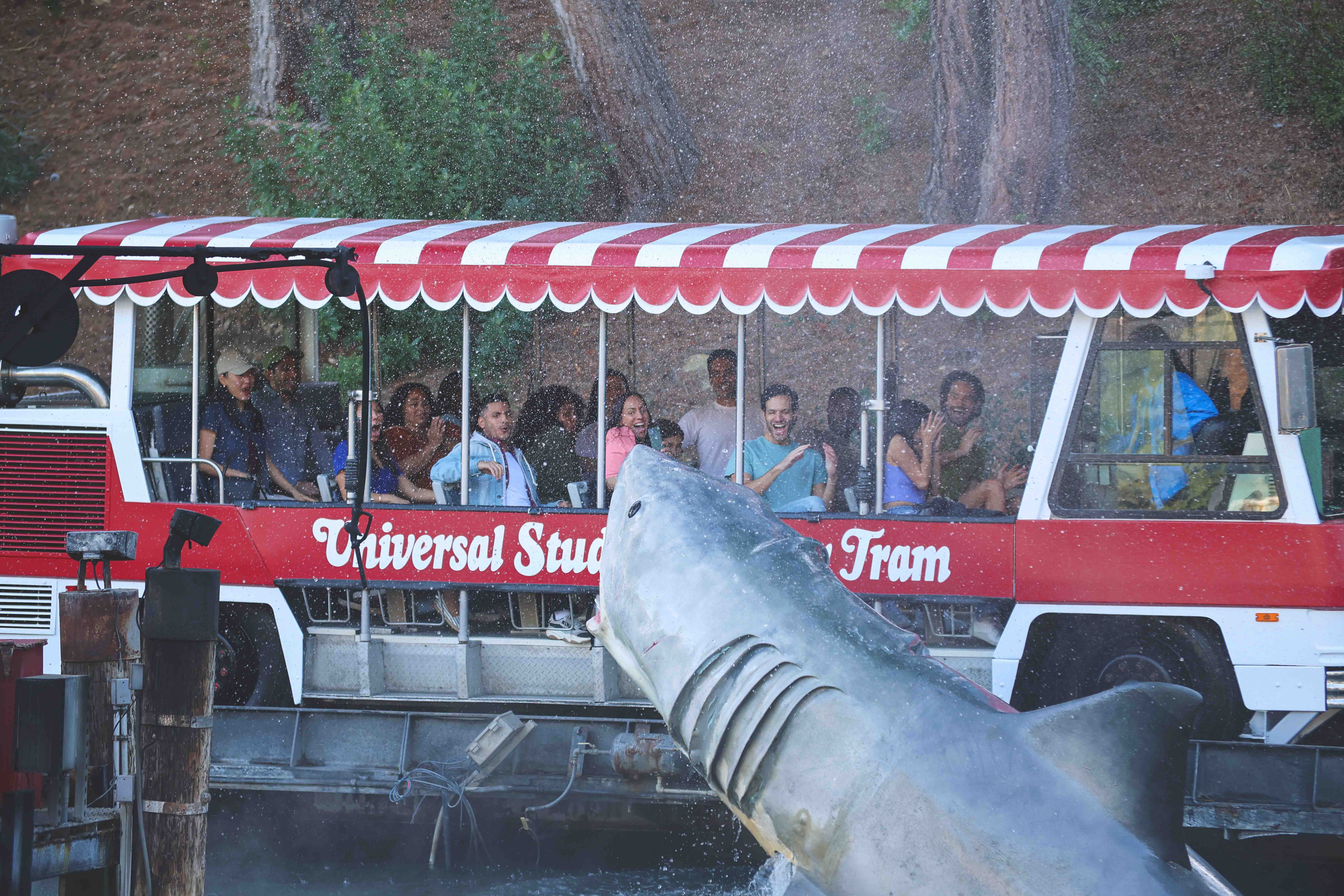 Studio tram tour behind the magic - Viajessindestino.com