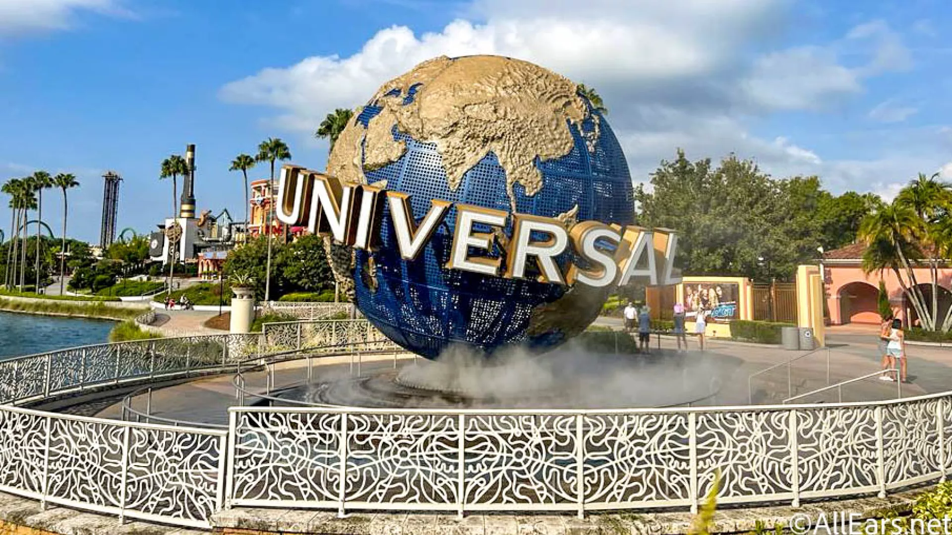 Universal_Globe